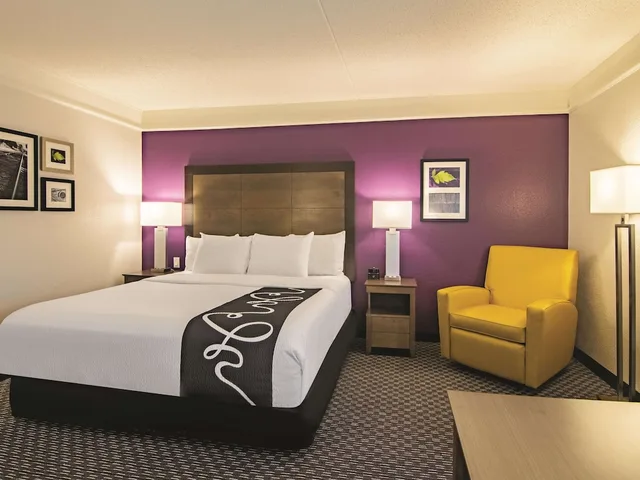 غرفة بسرير كينج بإطلالة، La Quinta Inn And Suites By Wyndham Oklahoma City Norman 1/3