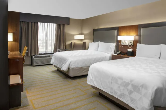 Suite, Queen Bed, William Tell Hotel MOD Collection by Sonesta 1/3
