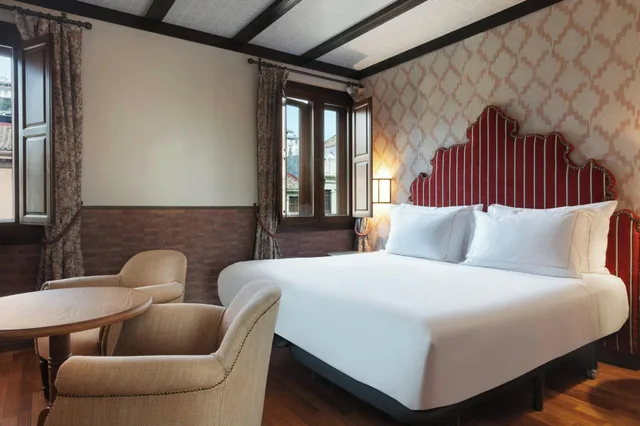 غرفة ديلوكس بسرير مزدوج بإطلالة، Hotel Palacio de Santa Paula Autograph Collection 1/2