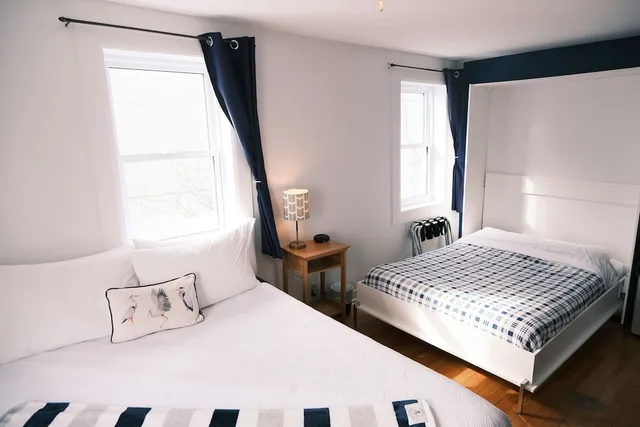 Superior, Murphy Bed, Queen Bed, River View, Private Bathroom, Maison Des Rives 3/7