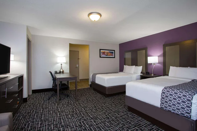 غرفة ديلوكس بسريرين مزدوجين، La Quinta Inn & Suites by Wyndham Roanoke Salem 1/1