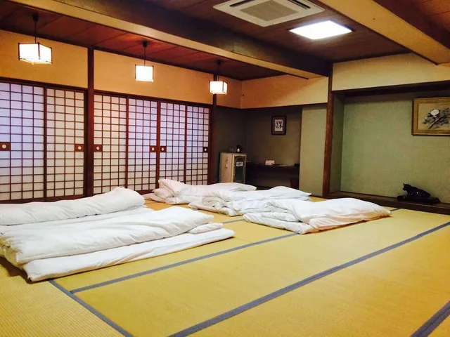غرفة تقليدية بفراش فوتون وسريرين منفصلين، Hotel New Tsuruta 1/1