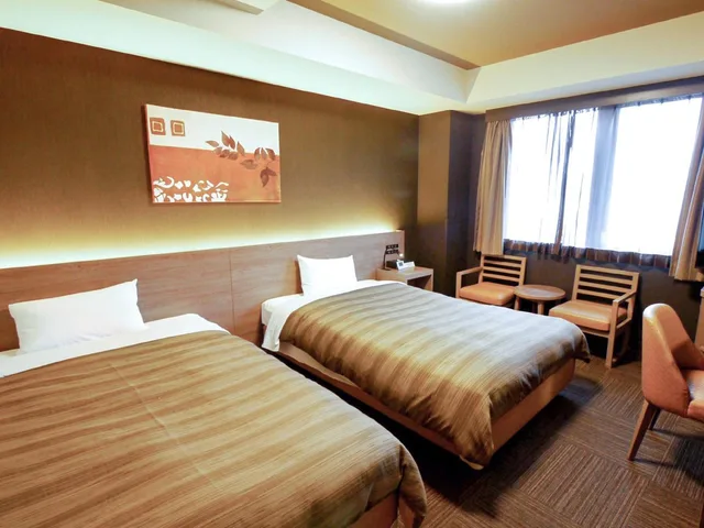 Room, Twin Beds, Lake View, Hotel Route Inn Kawaguchiko 1/4