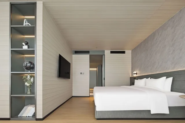 Superior, Suite, King Bed, Novotel Yinchuan Lanxigu 1/2