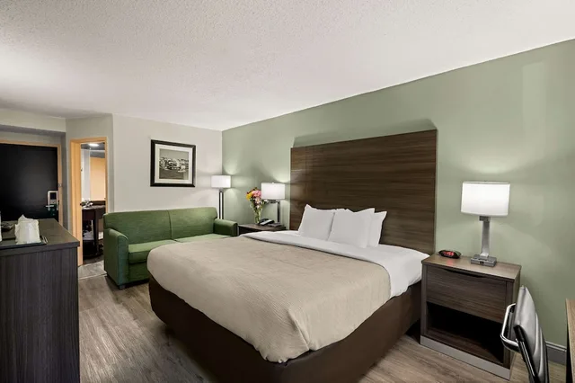 جناح بسرير كينج للمدخنين، Quality Inn and Suites North Little Rock 3/6