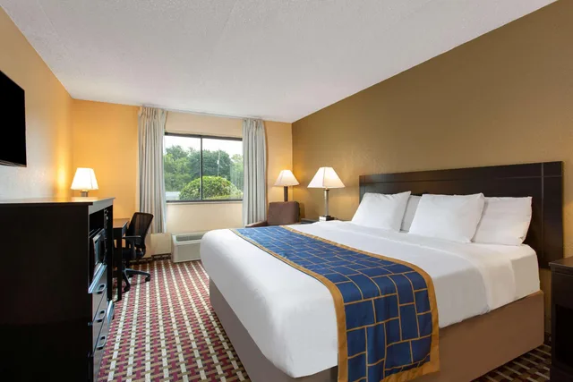 غرفة بسرير كينج لذوي الإعاقة، Days Inn by Wyndham Hillsborough 2/2