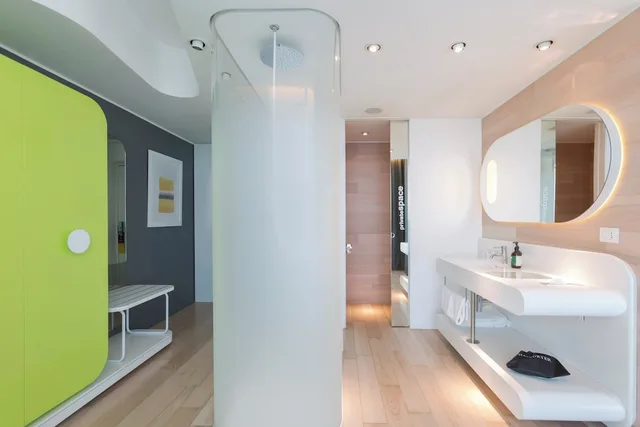 غرفة بريميوم بسرير كينج، voco Milan-Fiere, an IHG Hotel 7/9
