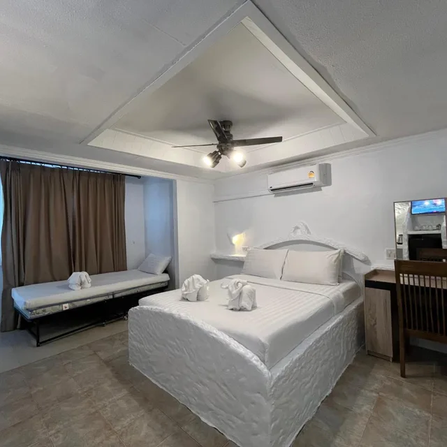 غرفة بسرير مزدوج مع سرير إضافي، Harrys Steakhouse & Beach Hotel 7/7
