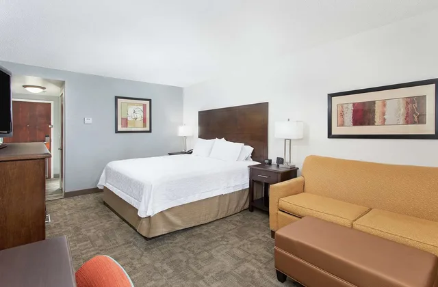 Study, King Bed, Sofa، Hampton Inn Cullman 2/3