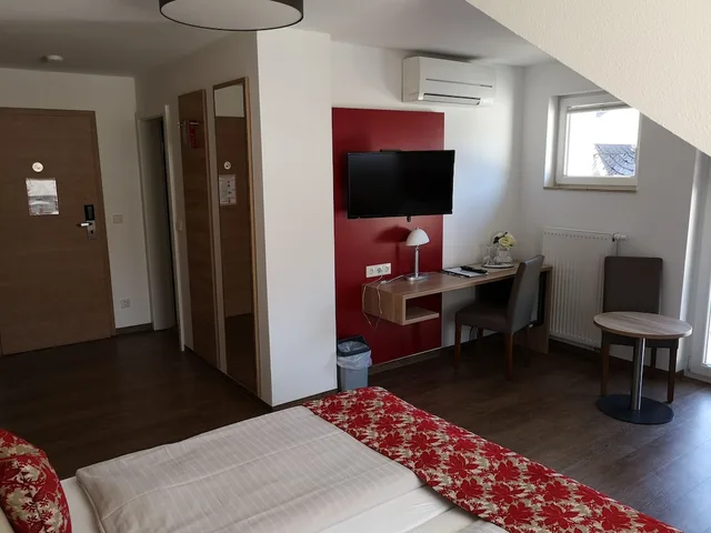 Room, Triple, 1 Double and 1 Single Bed, Hydromassage، Hotel Löhr 4/9