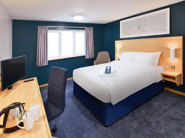 غرفة بسرير كينج، Travelodge Swansea Central 1/1