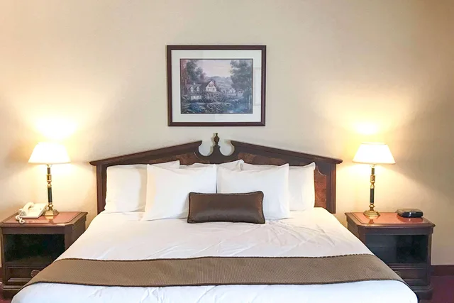 Upgrade, King Bed، Rodeway Inn Festival Stratford ON 1/7