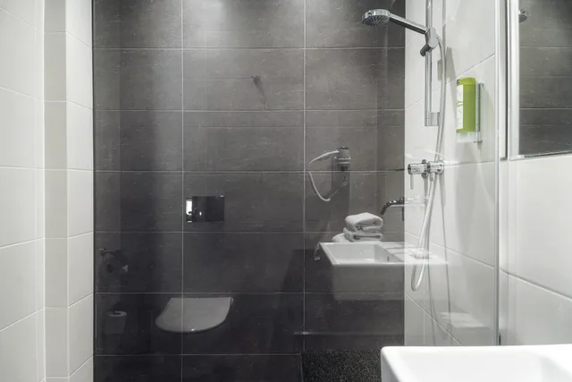غرفة قياسية بسريرين منفصلين، Almond Business Spa 3/4