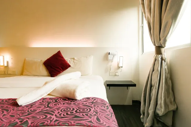 غرفة قياسية بسرير كوين، Swing & Pillows at Golden Roof Hotel Ampang, Ipoh 9/10