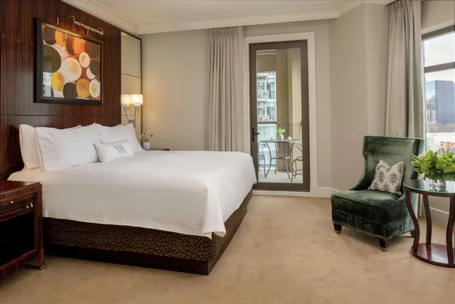 جناح جونيور بسرير كينج بشرفة لذوي الإعاقة، Waldorf Astoria Atlanta Buckhead 1/5