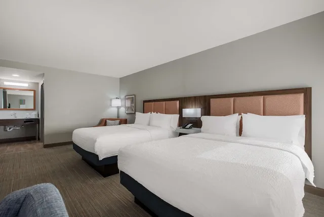 Suite, 2 Queen Beds, Sofa, Hampton Inn Linden 1/4