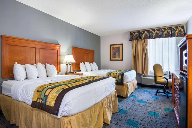 غرفة رباعية بسريرين كوين، Quality Inn & Suites Chattanooga West near Lookout Mountain 2/7