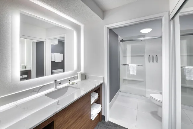 جناح بسرير كوين بغرفة نوم واحدة مع أريكة، Residence Inn By Marriott Whitby 6/8