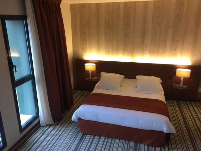 Room, Double Bed, Harbour Side, Hotel Du Casino 3/6