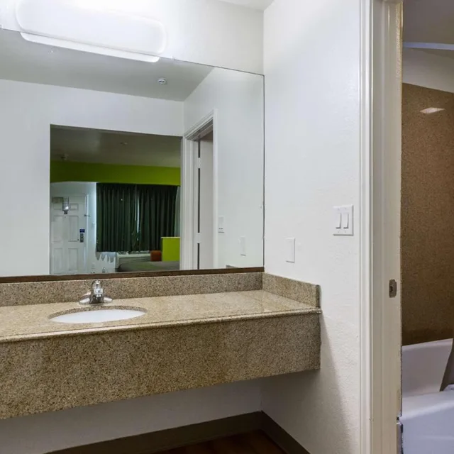 غرفة بسريرين كوين لذوي الإعاقة، Motel6 San Marcos, TX - North 6/7
