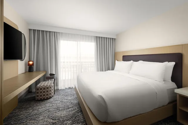 غرفة بسرير مزدوج مع أريكة لذوي الإعاقة، Embassy Suites by Hilton Cincinnati Northeast Blue Ash 3/10