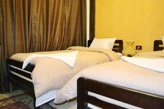غرفة قياسية بسريرين منفصلين وسرير كوين بغرفة نوم واحدة بحمام مشترك، Cecilia - Hostel 3/3