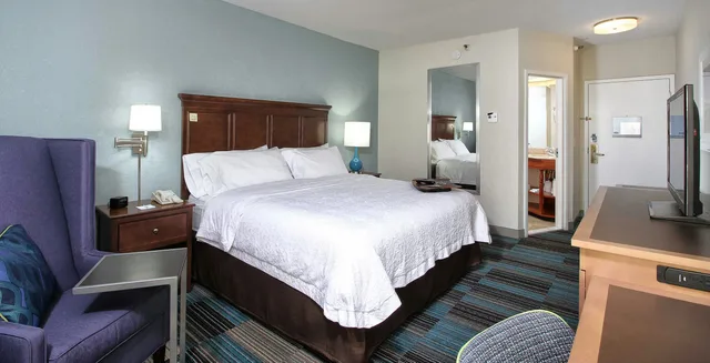 غرفة قياسية بسرير كينج، Hampton Inn Tucson Airport 2/3