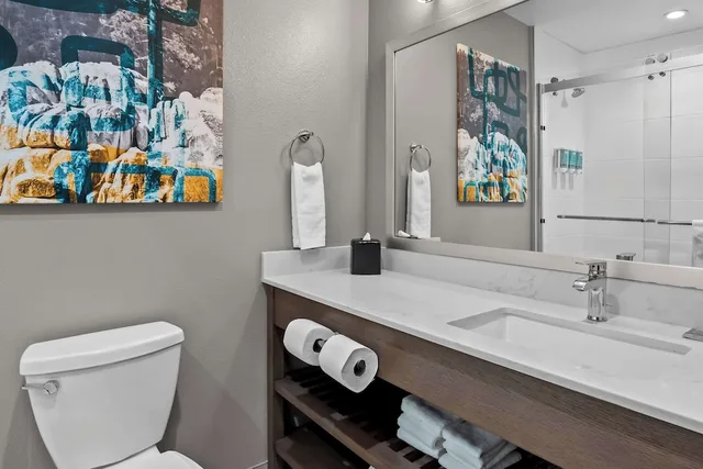 غرفة قياسية بسريرين كوين، Best Western San Bernardino Hotel 2/2