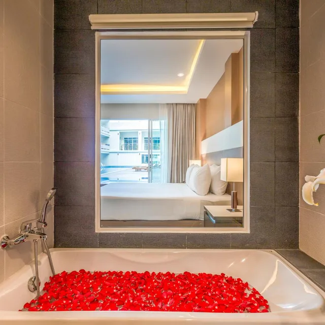 غرفة تنفيذية بإطلالة على البحر، Chanalai Hillside Resort 8/9