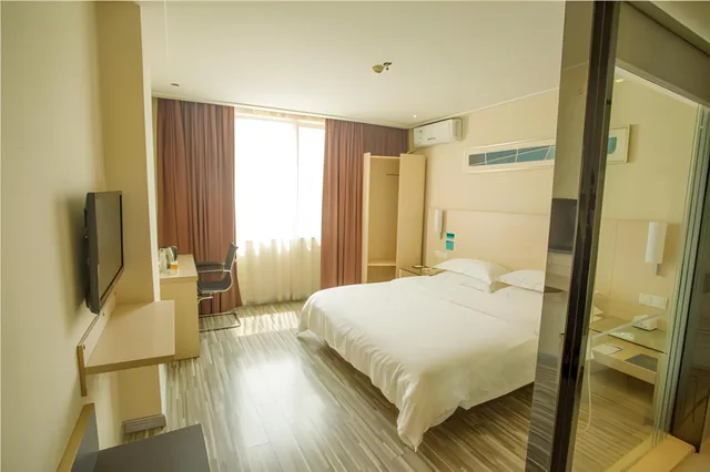 غرفة بزنس بسرير كوين، City Comfort Inn Laibin Liulai 1/2