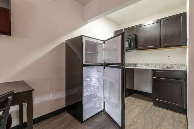 غرفة ديلوكس بسريرين كوين بمطبخ صغير، Suburban Studios Spartanburg - I-26 10/10