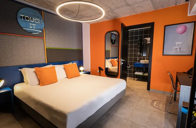 Economy, Queen Bed, IKYK HOTEL 2/7