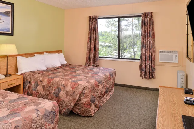 جناح بسريرين كوين للمدخنين، Canadas Best Value Inn Whitecourt 1/5