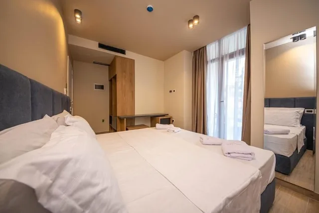 غرفة ثلاثية بثلاثة أسرّة بشرفة بإطلالة جزئية على البحر، Aldis Hotel 4/6
