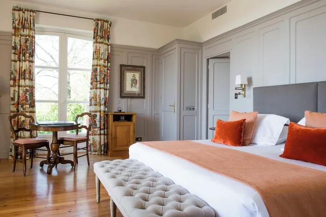 Pavilion, Queen Bed، Domaine de la Tortiniere 3/10