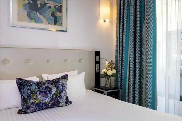 غرفة قياسية بسرير كوين لذوي الإعاقة، Hotel Gustave 3/5