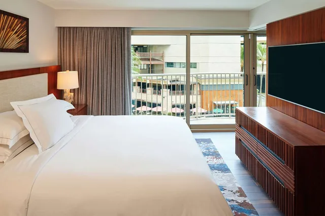 جناح بريميير بسرير كينج بغرفة نوم واحدة مع أريكة، Hokulani Waikiki By Hilton Grand Vacations 1/3