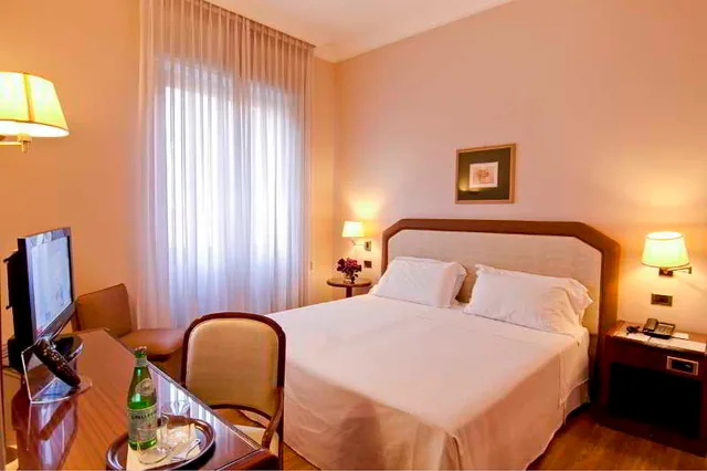 غرفة ثلاثية، Hotel Bristol Milano 1/6