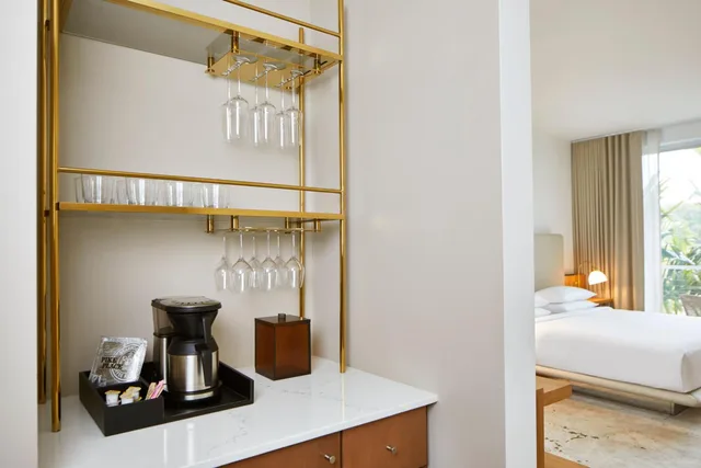 غرفة بسرير كينج بشرفة، The Sarasota Modern, a Tribute Portfolio Hotel 5/7