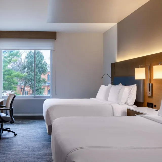 غرفة قياسية بسرير كينج وسريرين كوين، Even Hotel Rochester Mayo Clinic Area 1/6