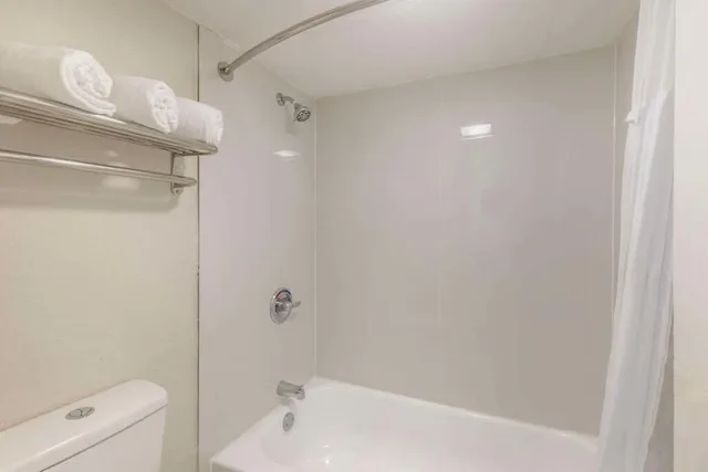 Standard, Queen Bed, Downtown Inn & Studio Suites 5/6