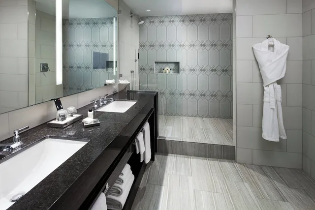 1 Bedroom, Deluxe, Suite, King Bed, The St. Anthony A Luxury Collection Hotel San Antonio 4/5