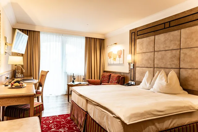 Room, Triple, Single Bed, Street View, Hubertushof 1/8