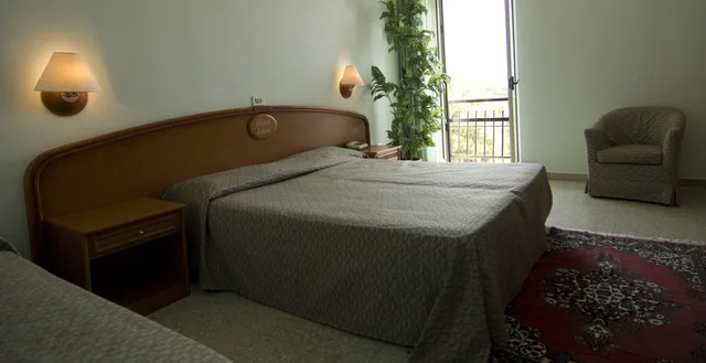 Room, Triple, 1 Double and 1 Single Bed, Sea View, Eden 5/8