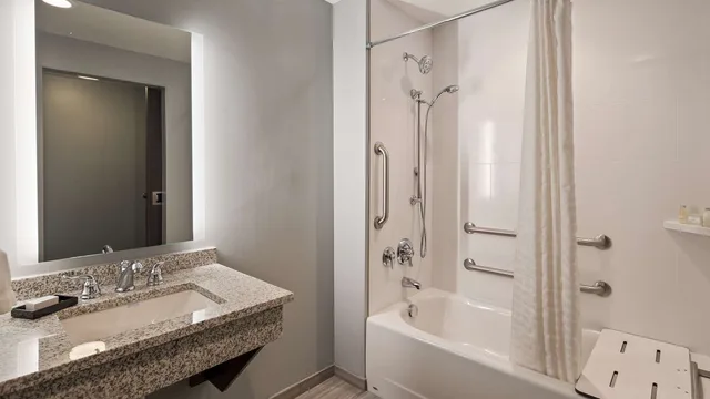 غرفة بسريرين كوين لذوي الإعاقة، Best Western Plus Franklin Square Inn Troy/Albany 3/3