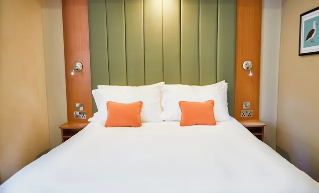 Wet, Classic, Double Bed, Craigside Manor 3/4