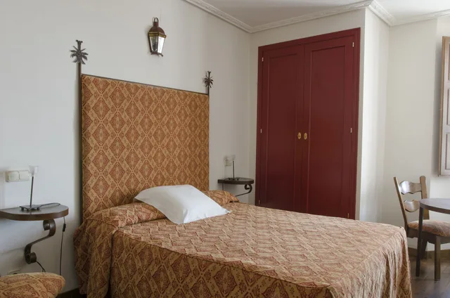 غرفة قياسية بسرير مزدوج، PALACIO REJADORADA 2/3