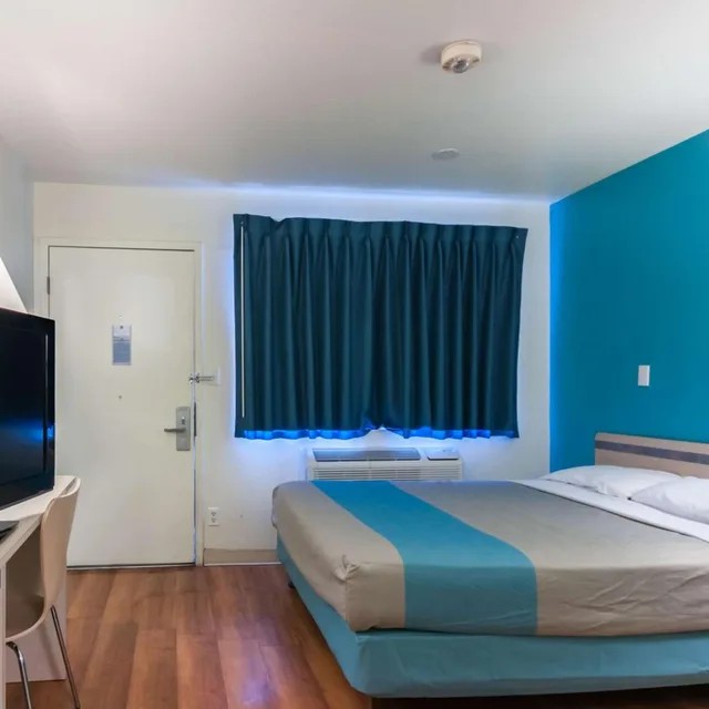 غرفة بسرير مزدوج للمدخنين، Motel6 Green River, UT 6/8