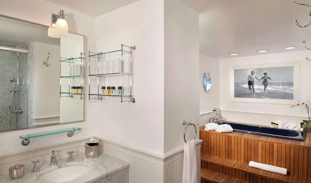 جناح سيغنتشر بسرير كينج بشرفة، Cameo Beverly Hills, LXR Hotels & Resorts 3/4