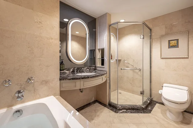 غرفة كلاسيكية بسرير كينج وسرير كوين، Lakeshore Hotel 5/5
